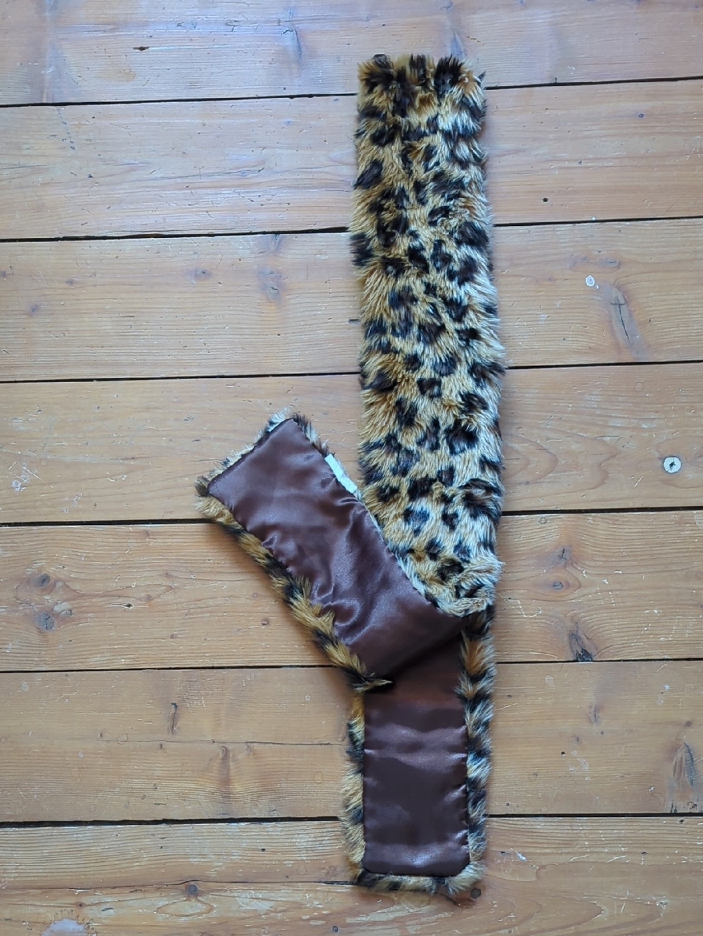 233-Liz Claiborne Faux Leopard Print Scarf